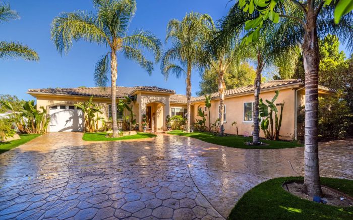Facility exterior with palm trees