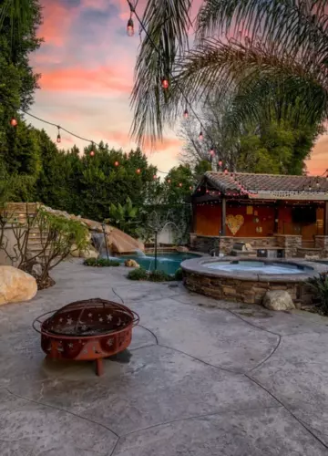 Backyard with fire pit and palm trees | New Breath Recovery